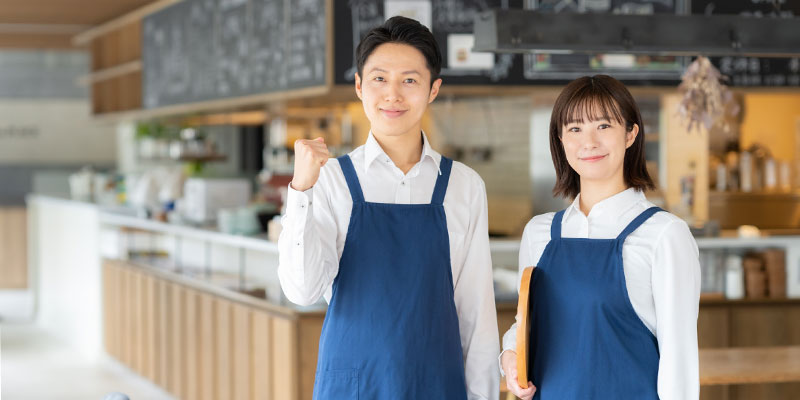 エプロン姿の2人