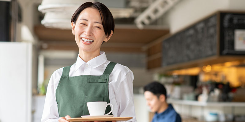 配膳している様子
