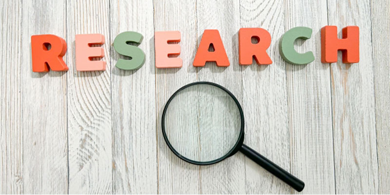RESEARCHの文字とルーペ