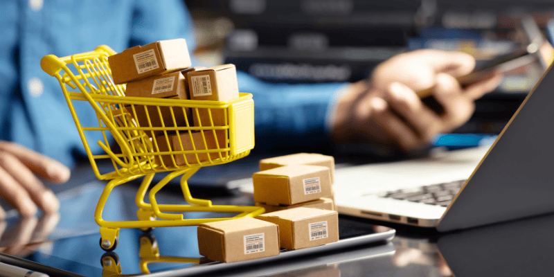 段ボールと買い物かごのミニチュア