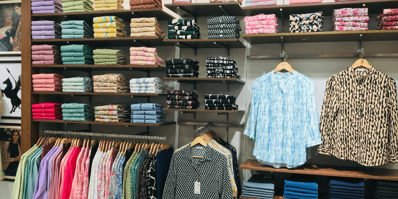 アパレルショップの店内